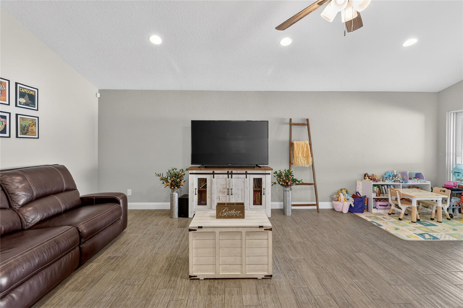 Image 23 of 56 For 143 Bentley Oaks Boulevard