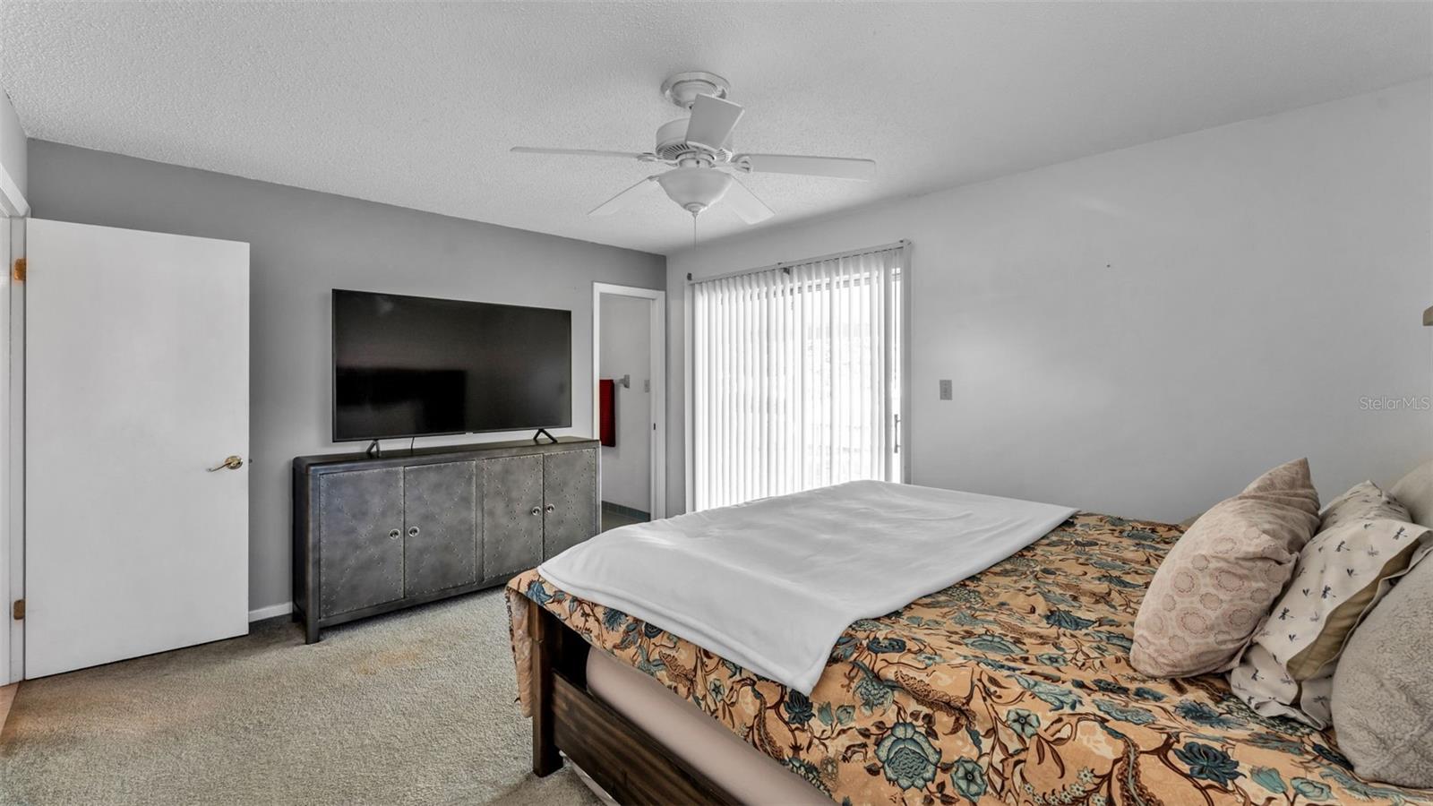 Image 18 of 39 For 5717 Lake Grove Drive