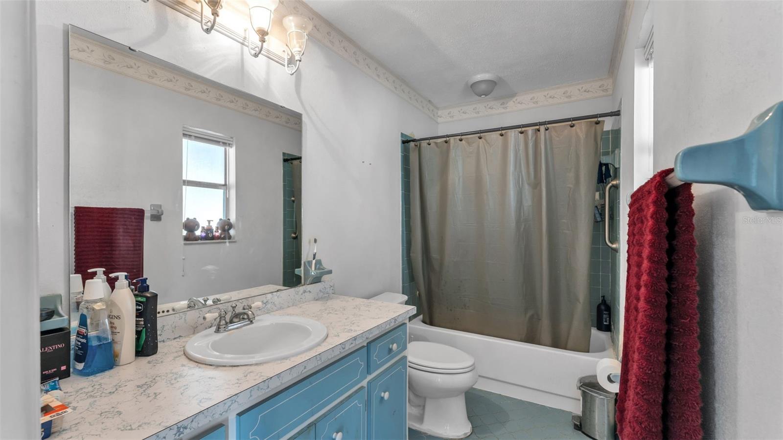 Image 19 of 39 For 5717 Lake Grove Drive