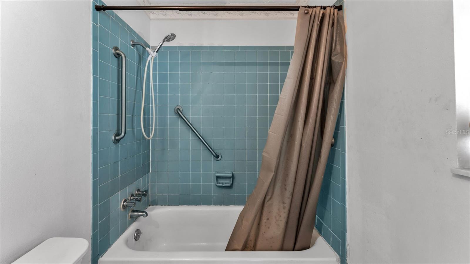 Image 21 of 39 For 5717 Lake Grove Drive