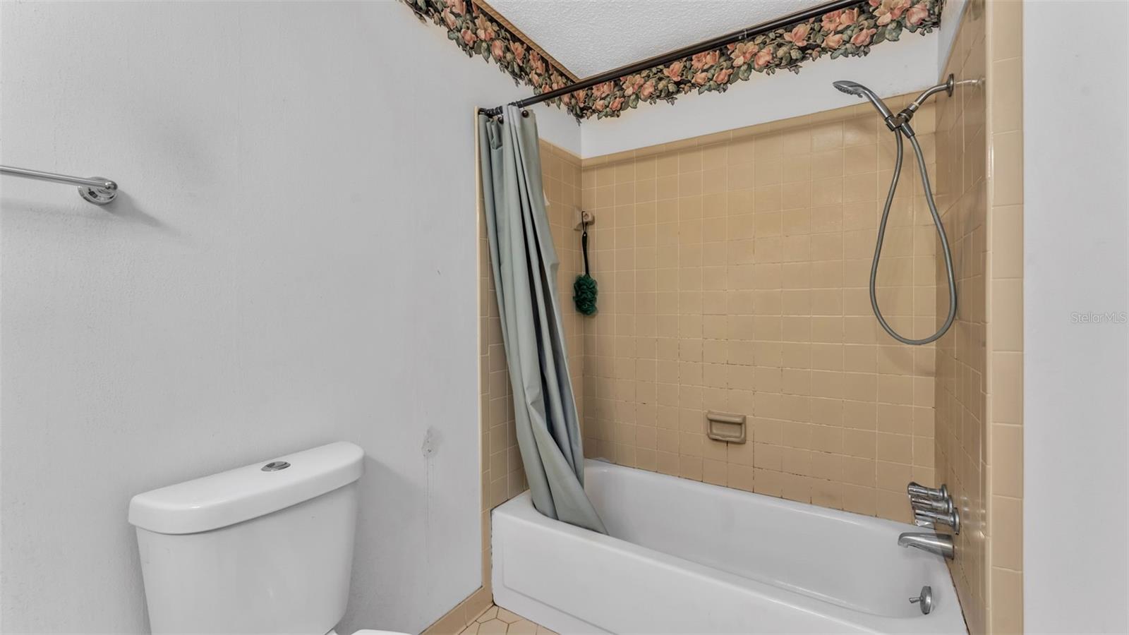 Image 24 of 39 For 5717 Lake Grove Drive