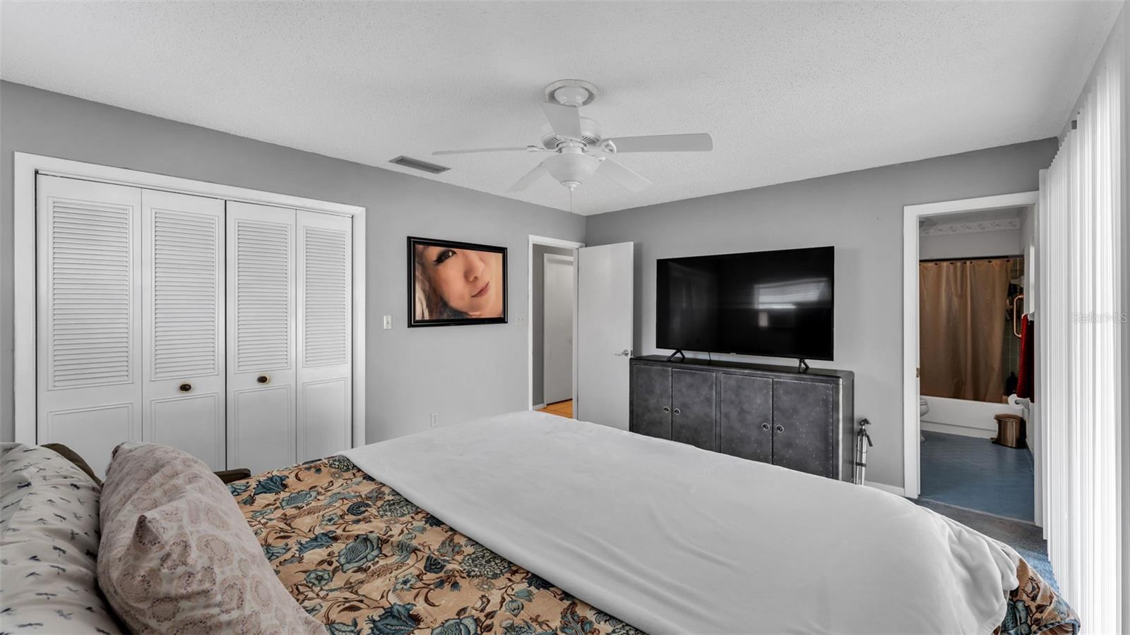 Image 26 of 39 For 5717 Lake Grove Drive