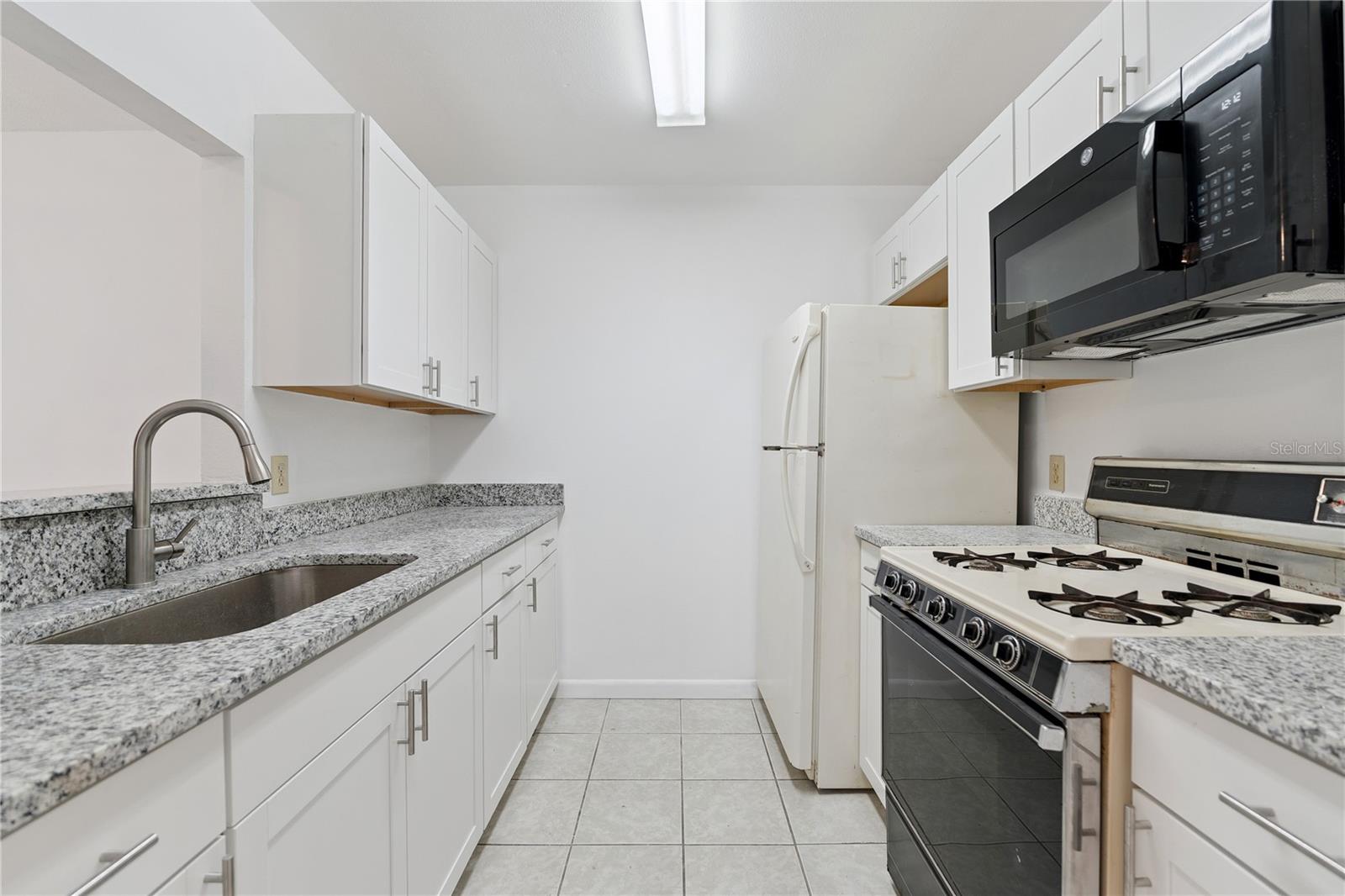 Image 11 of 26 For 2040 San Marcos Drive Se 206