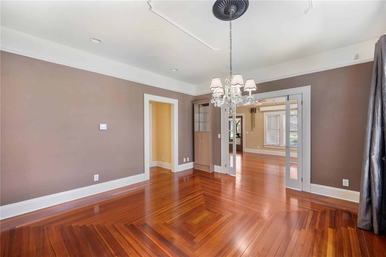 Image 14 of 67 For 832 Success Avenue