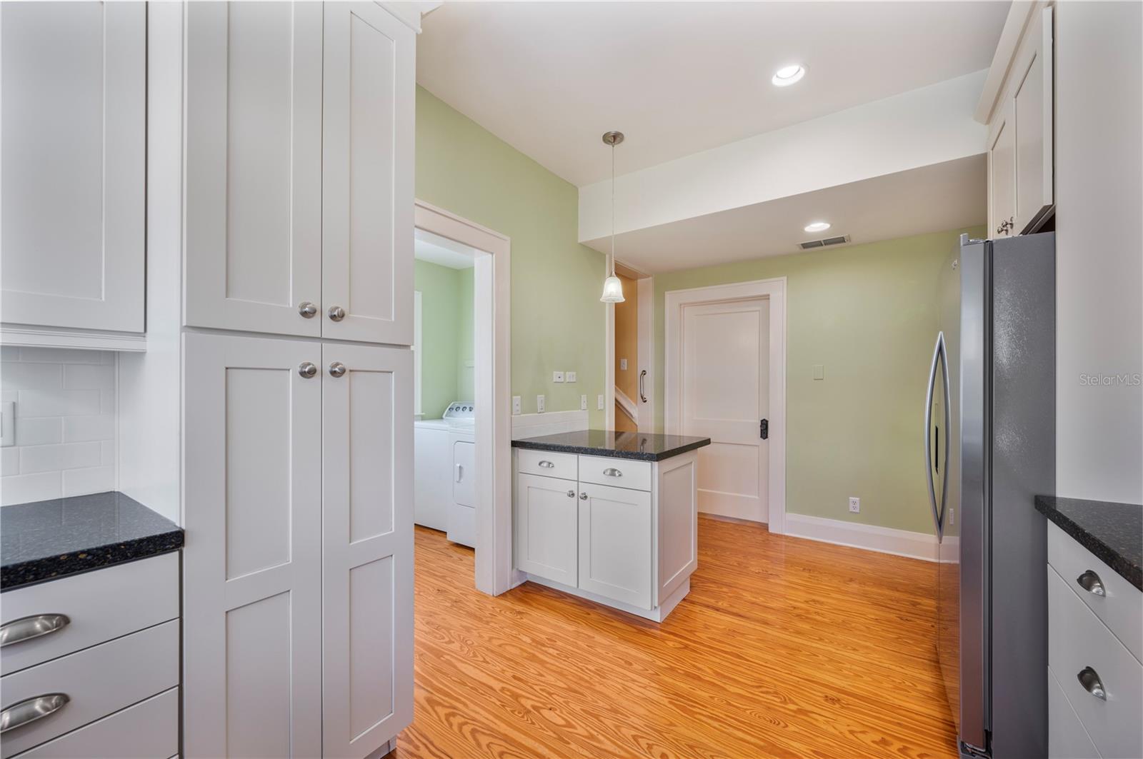 Image 17 of 67 For 832 Success Avenue