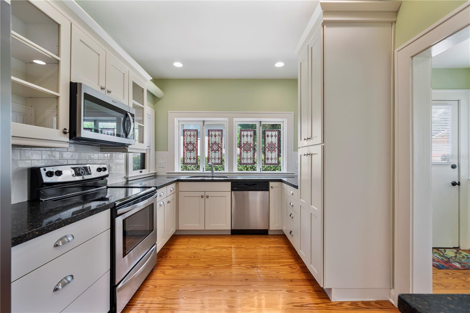 Image 18 of 67 For 832 Success Avenue