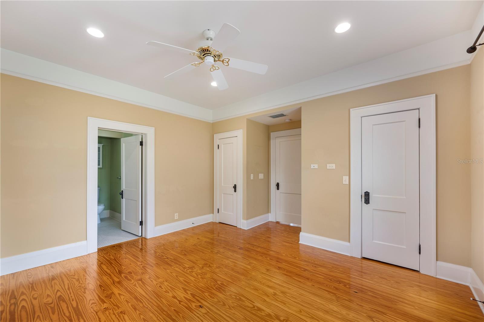 Image 19 of 67 For 832 Success Avenue