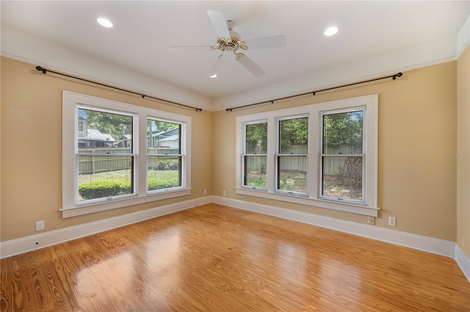 Image 20 of 67 For 832 Success Avenue