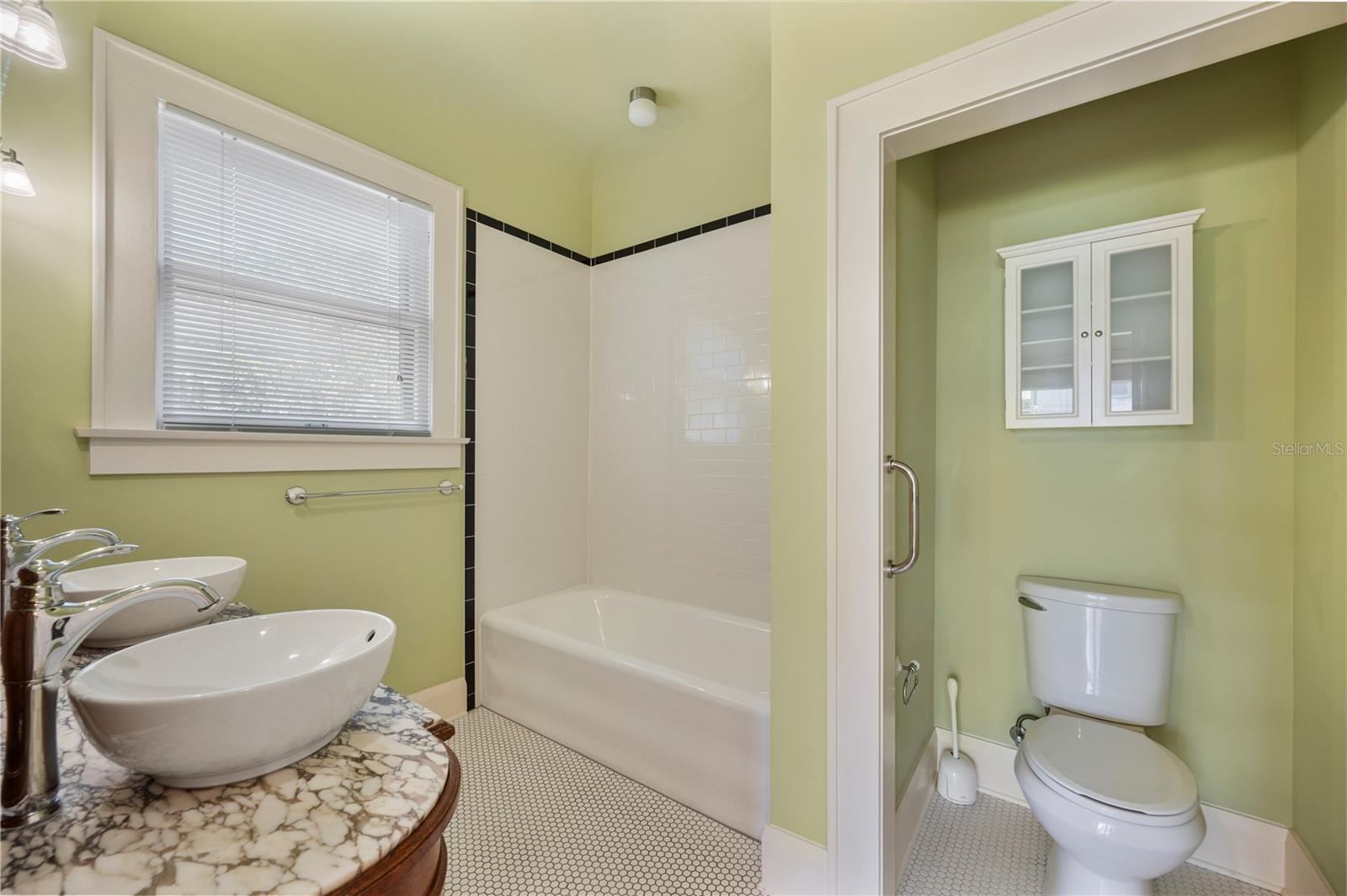 Image 22 of 67 For 832 Success Avenue