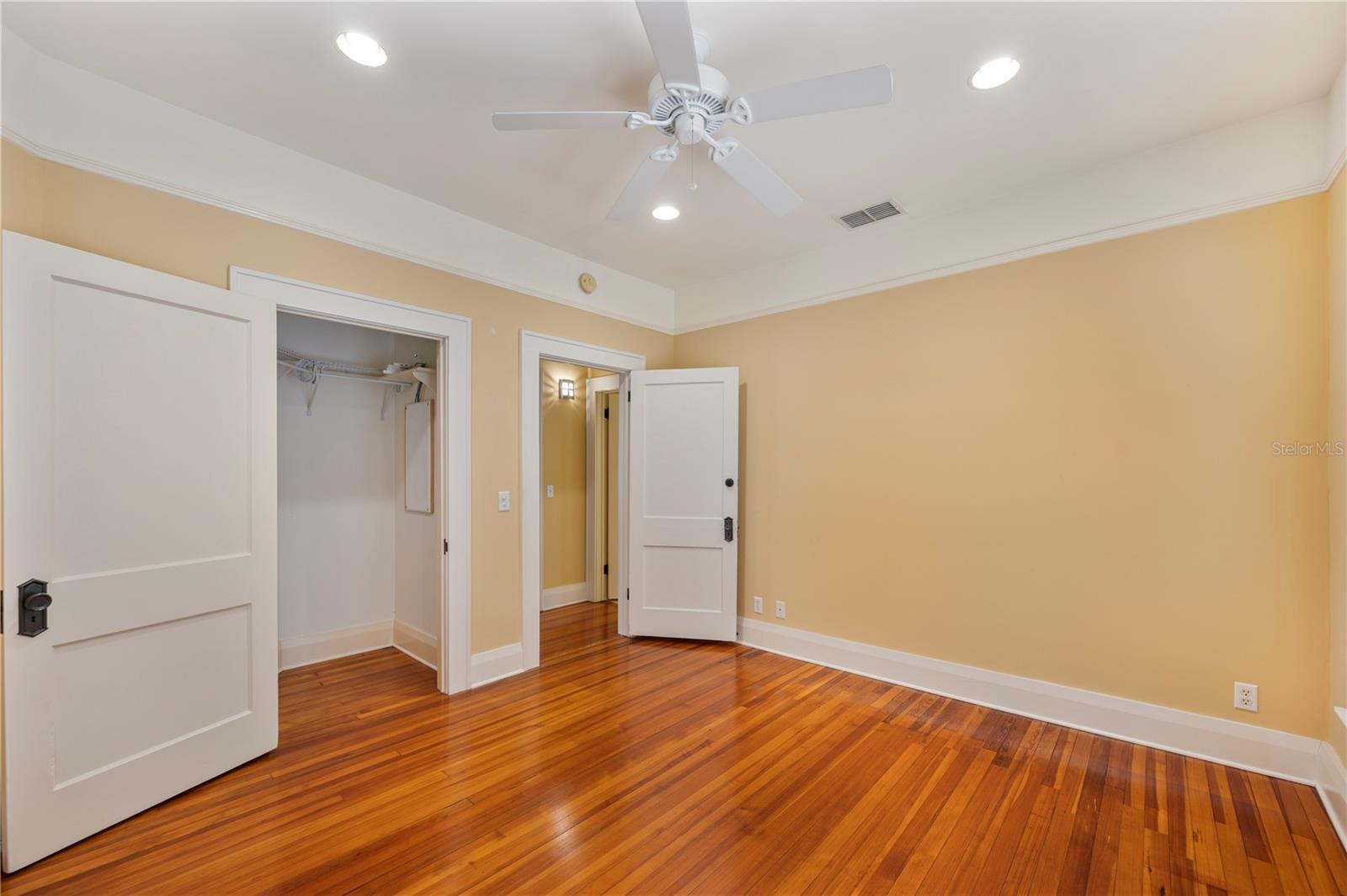 Image 23 of 67 For 832 Success Avenue