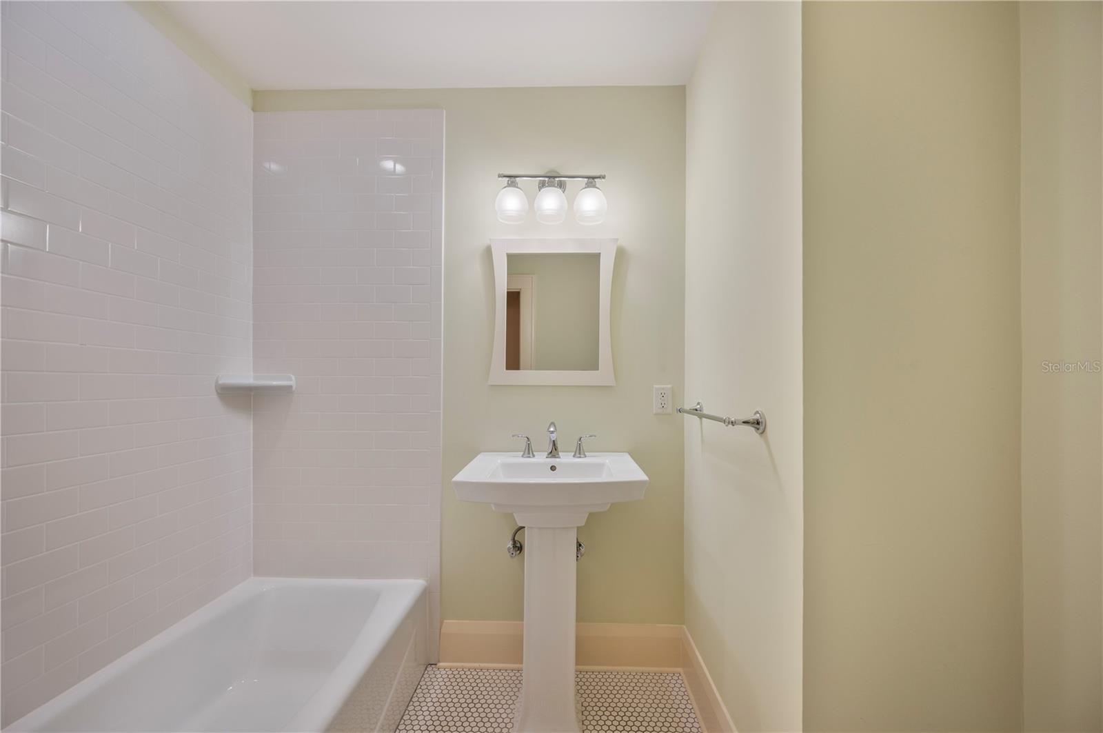 Image 25 of 67 For 832 Success Avenue