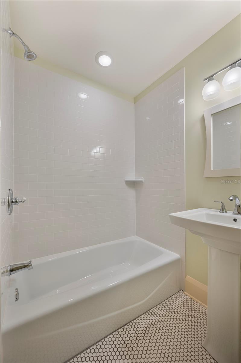 Image 26 of 67 For 832 Success Avenue