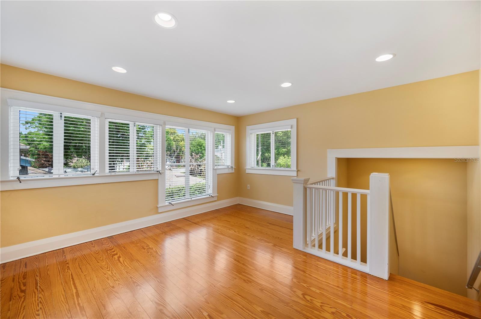 Image 28 of 67 For 832 Success Avenue