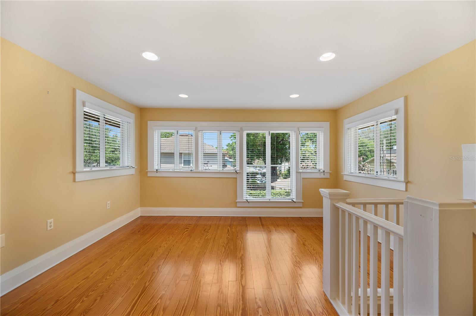 Image 29 of 67 For 832 Success Avenue