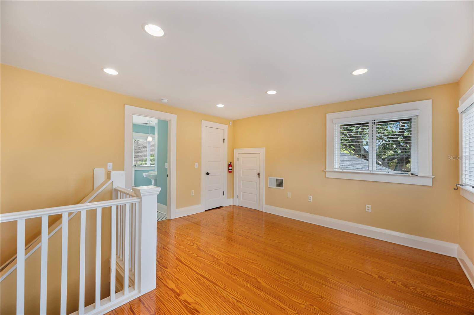 Image 30 of 67 For 832 Success Avenue