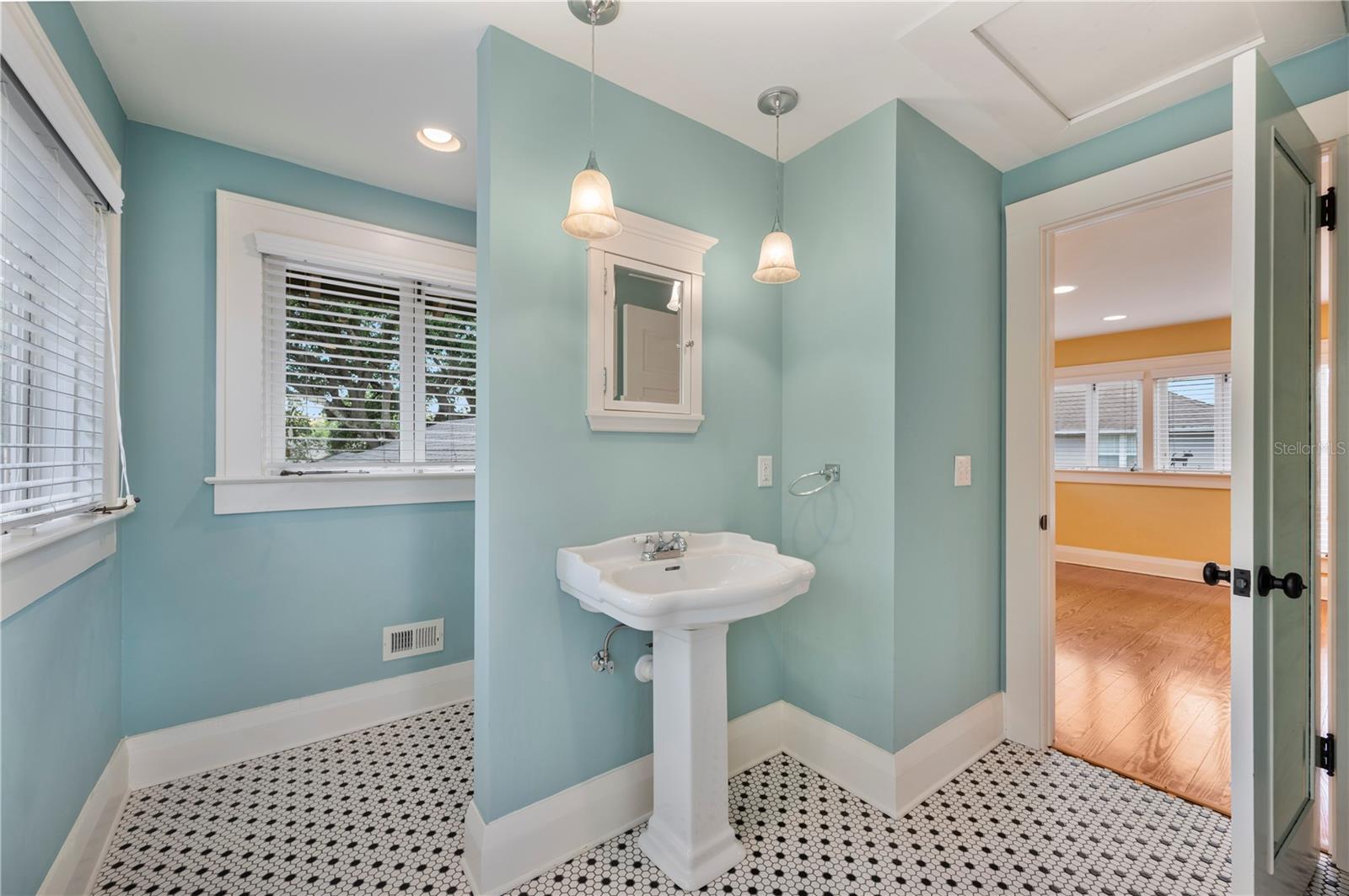 Image 31 of 67 For 832 Success Avenue