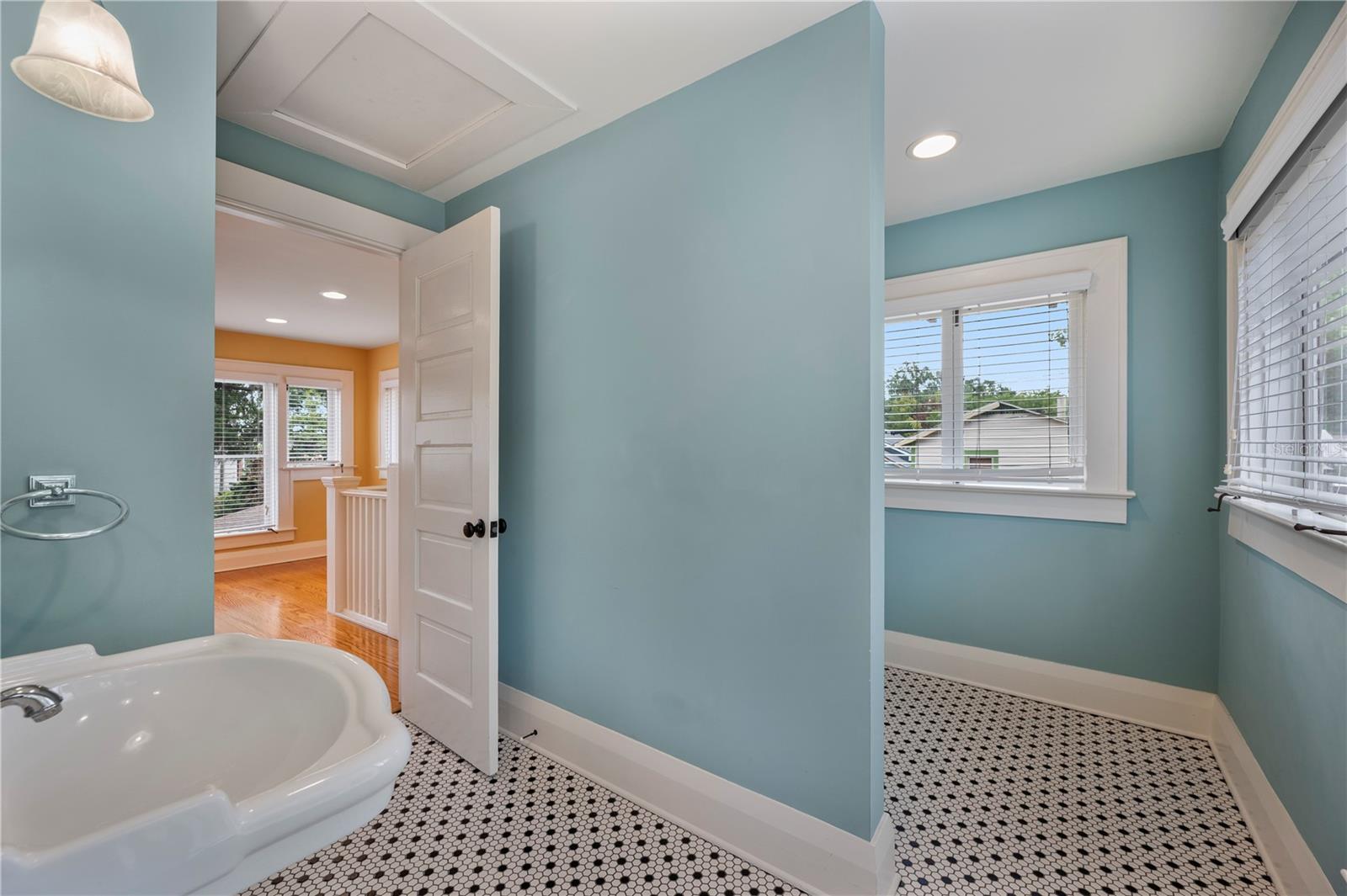 Image 33 of 67 For 832 Success Avenue