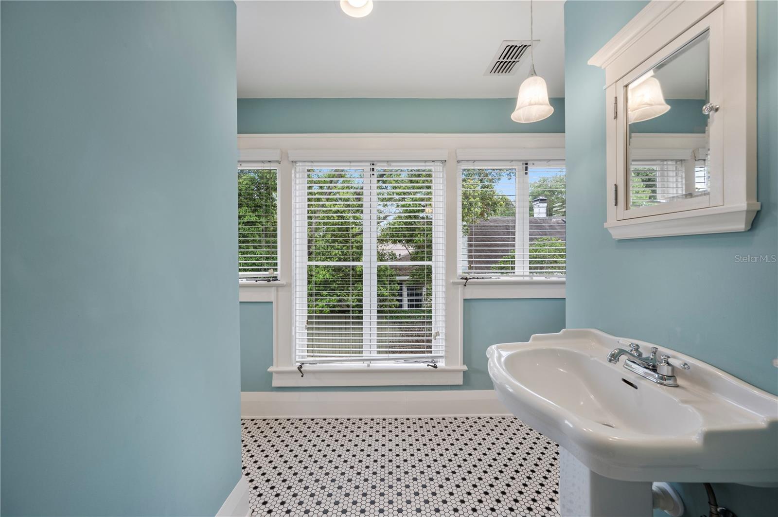 Image 34 of 67 For 832 Success Avenue