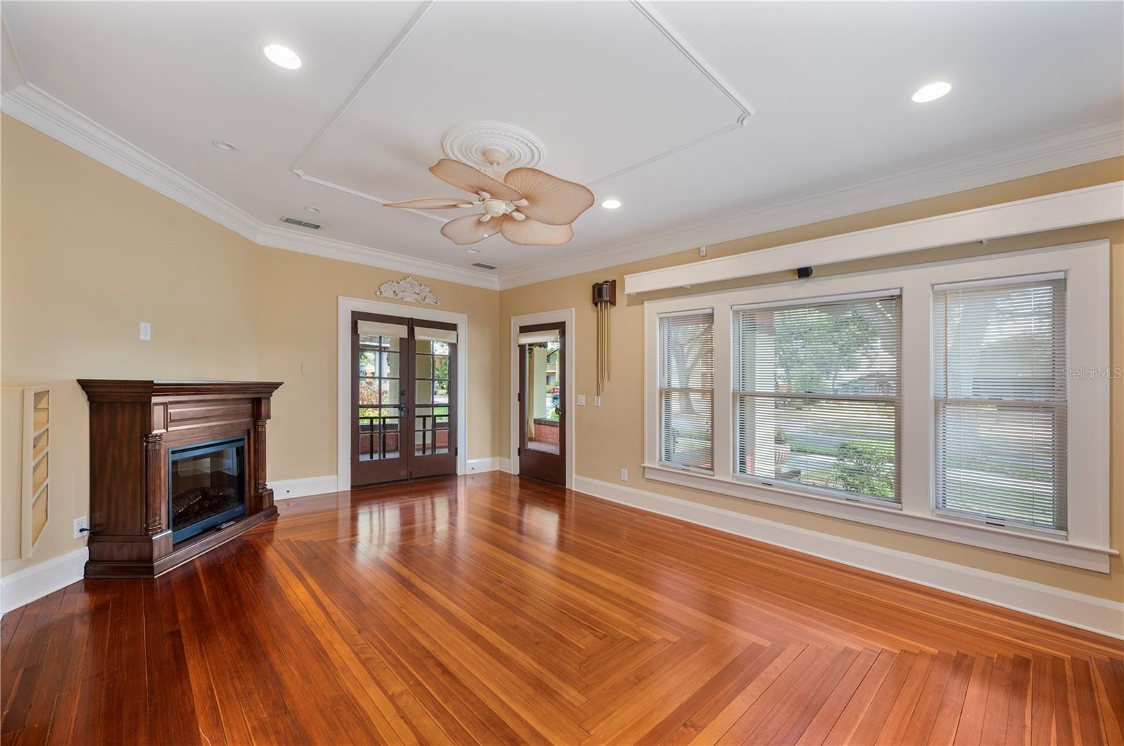 Image 4 of 67 For 832 Success Avenue