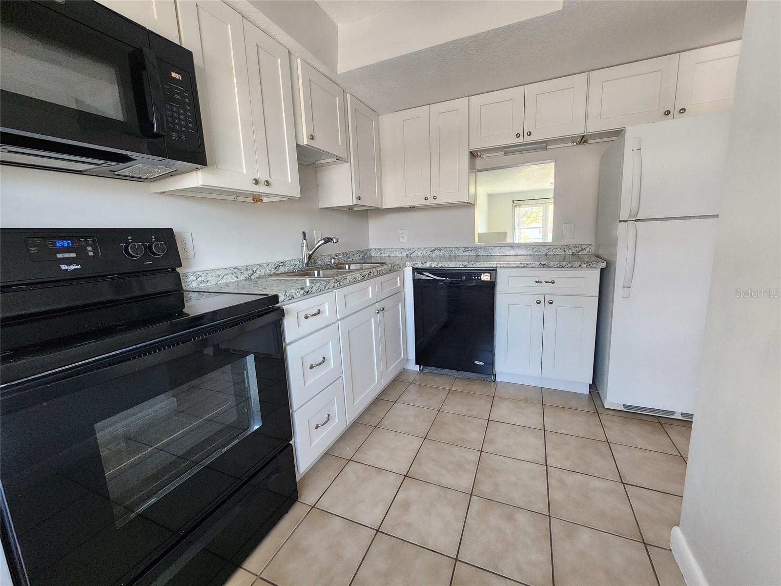 Image 10 of 45 For 333 Lake Howard Drive Nw 313a