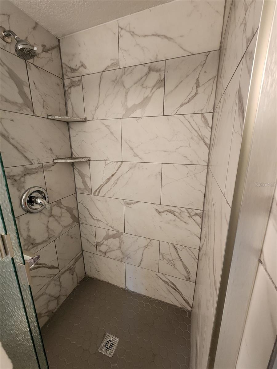 Image 16 of 45 For 333 Lake Howard Drive Nw 313a