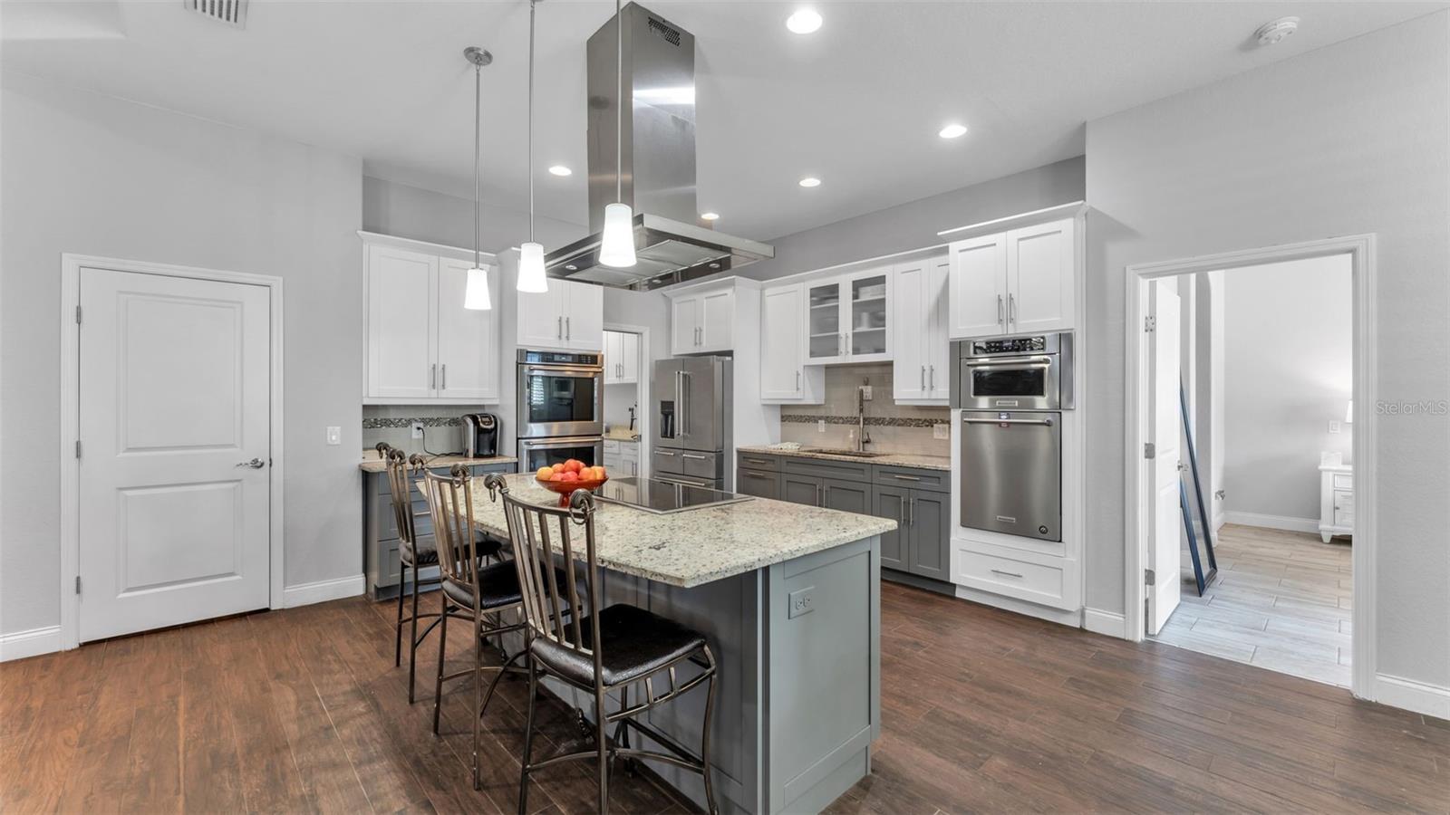 Image 11 of 50 For 7017 Highlands Creek Avenue