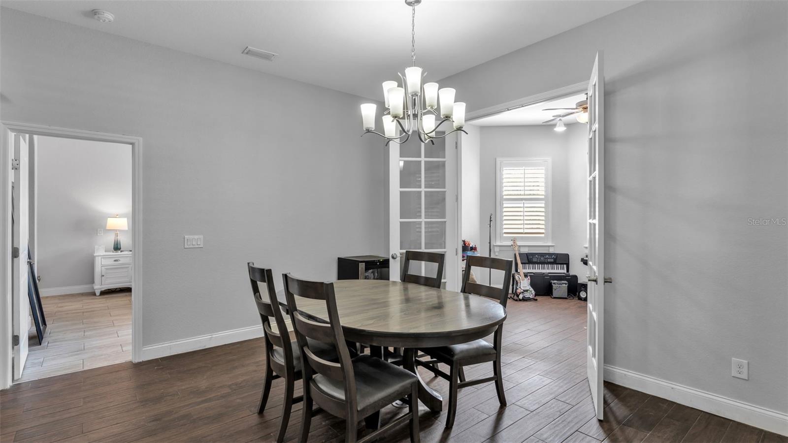 Image 12 of 50 For 7017 Highlands Creek Avenue