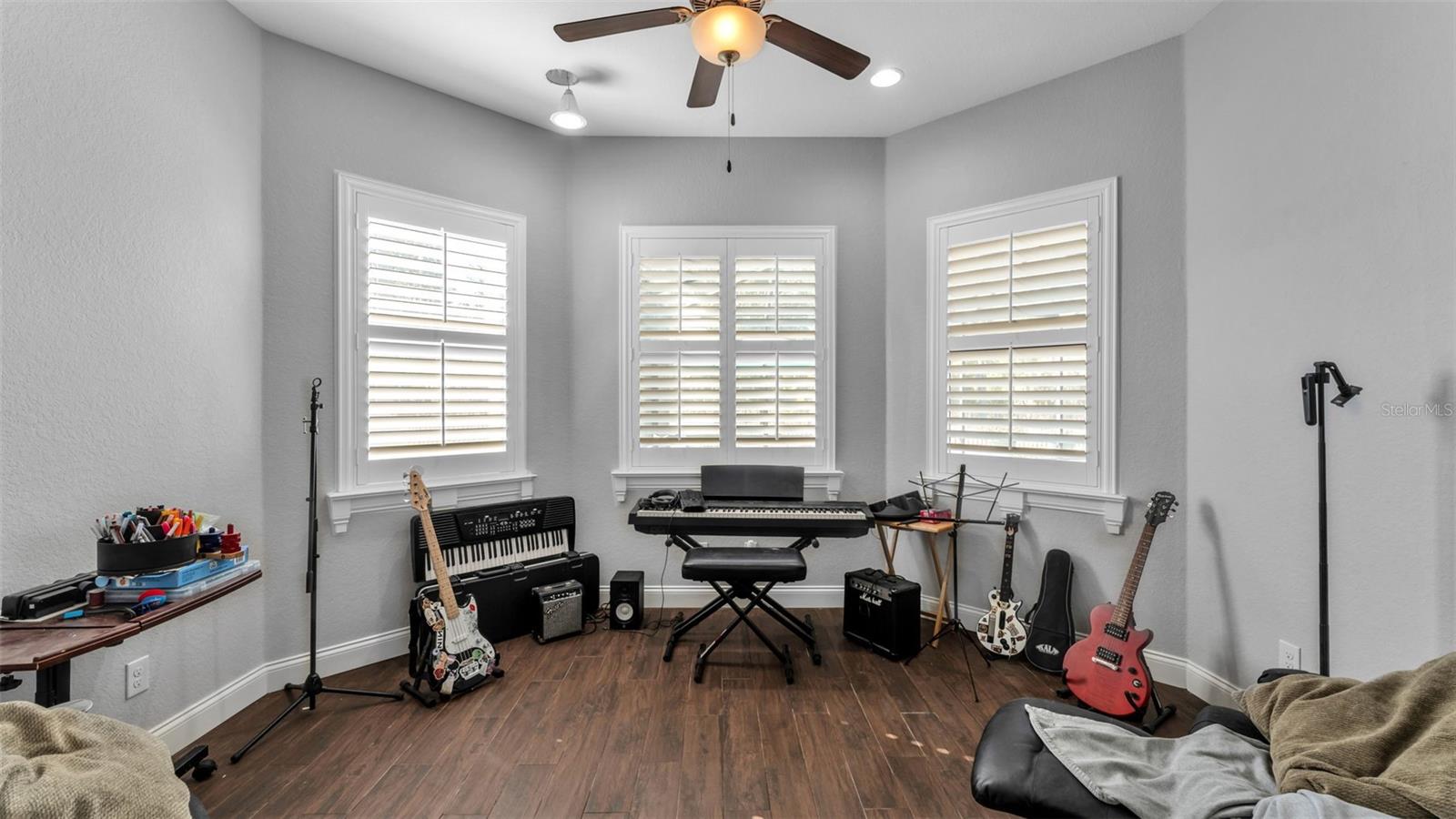 Image 14 of 50 For 7017 Highlands Creek Avenue