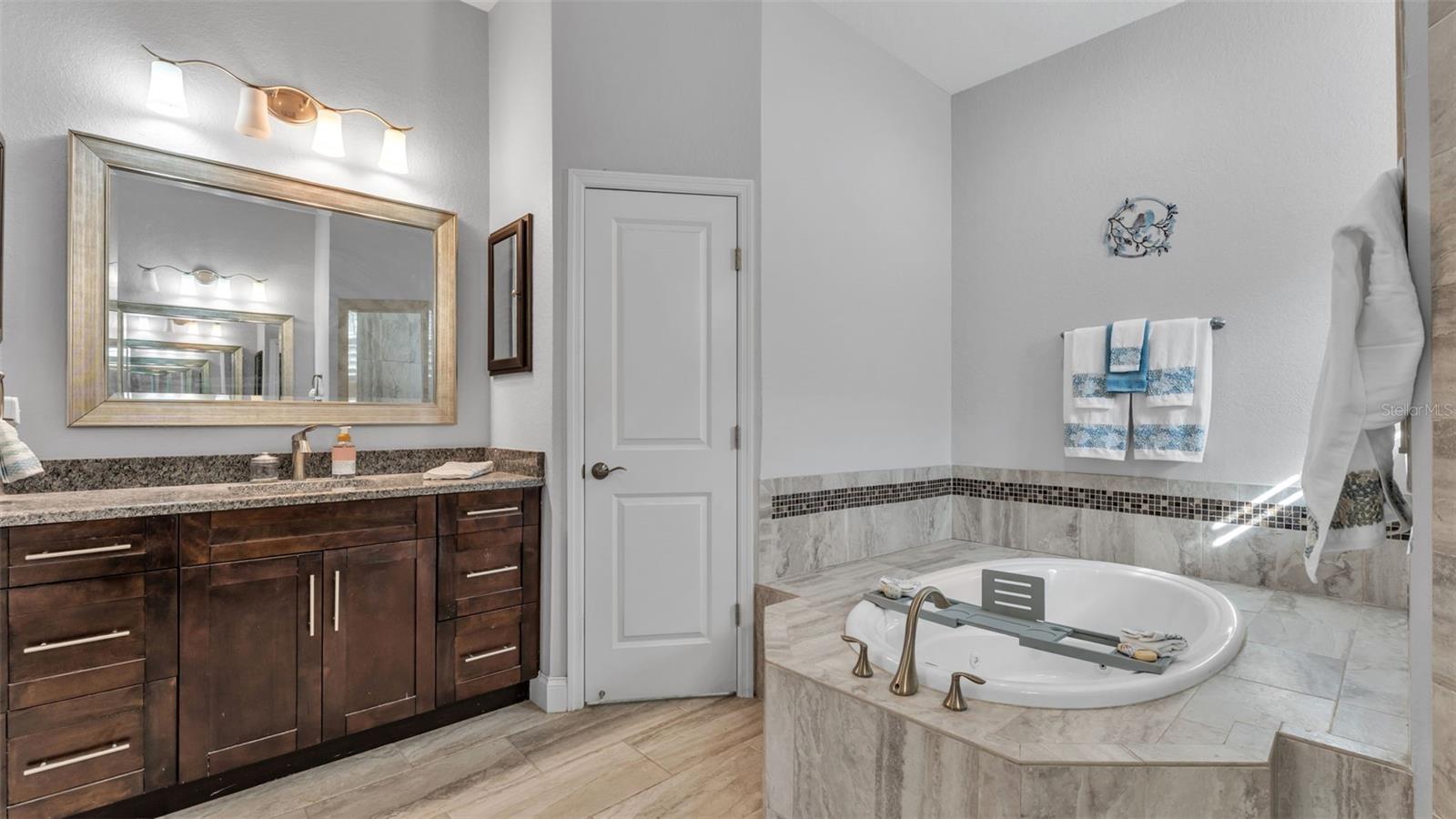 Image 18 of 50 For 7017 Highlands Creek Avenue