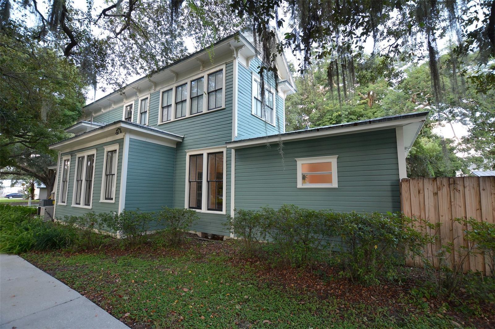 Image 9 of 82 For 705 Church Street