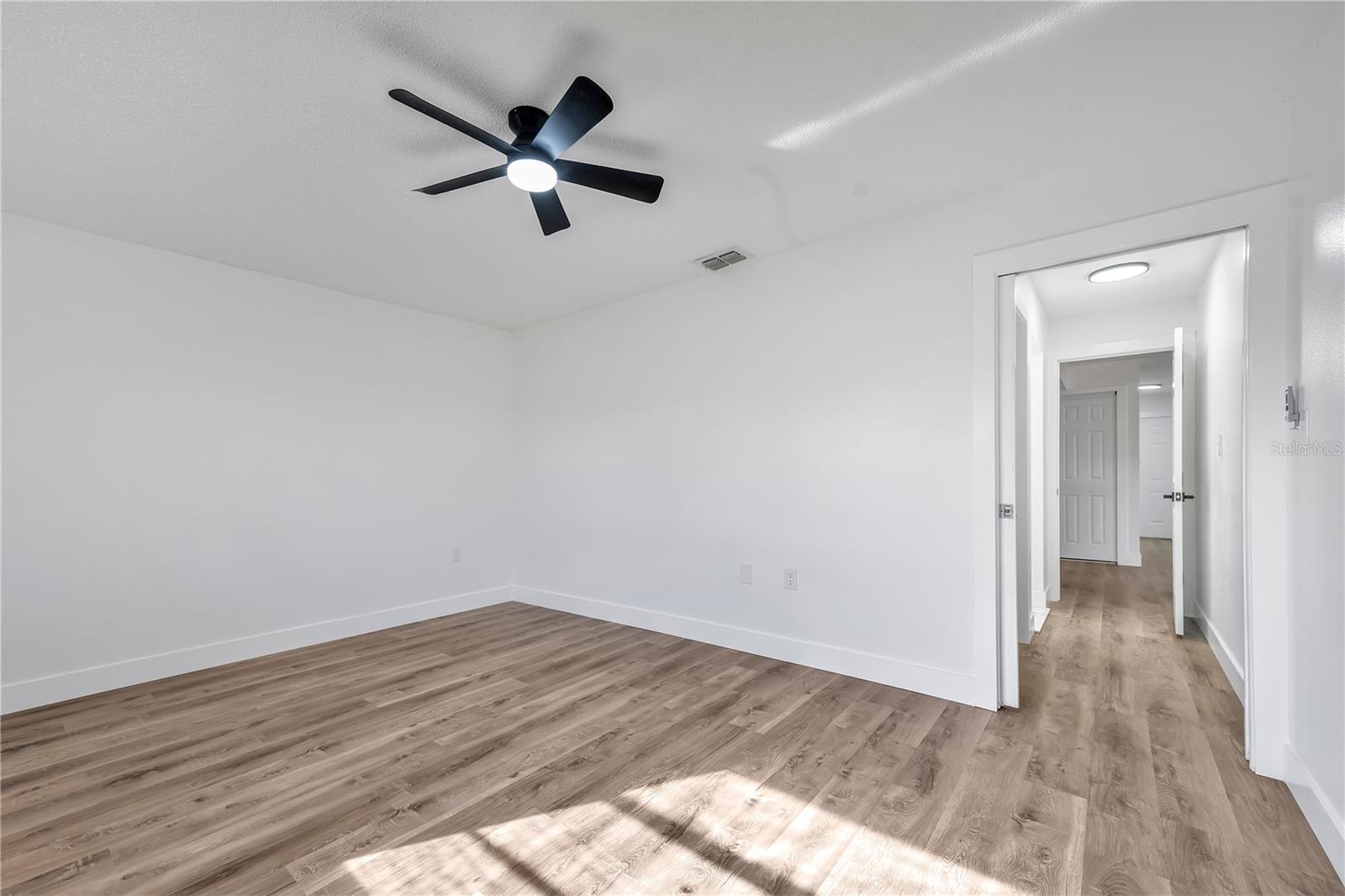 Image 10 of 36 For 661 Lake Carolyn Circle