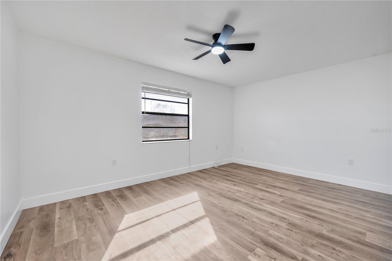 Image 11 of 36 For 661 Lake Carolyn Circle