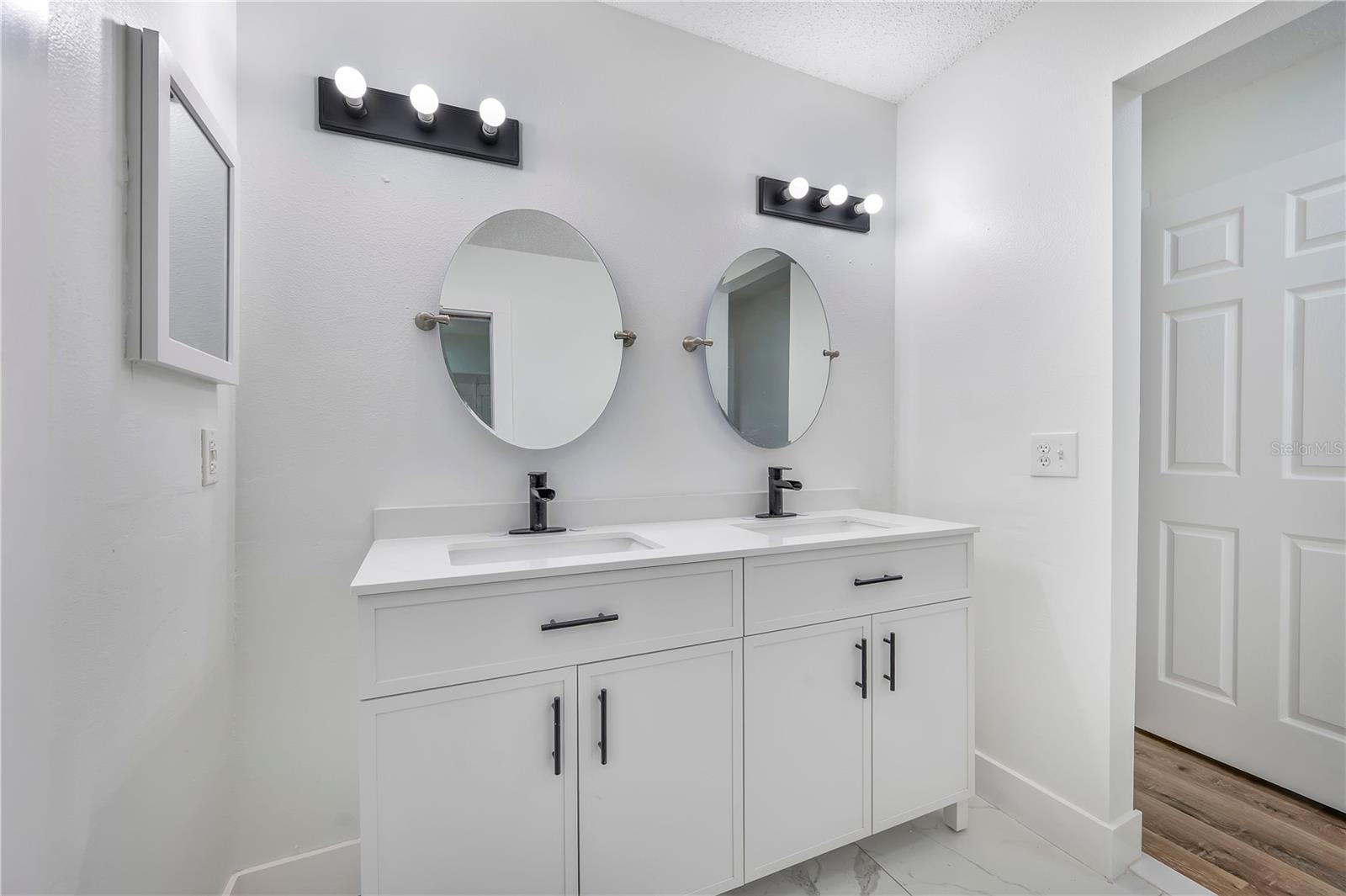 Image 13 of 36 For 661 Lake Carolyn Circle