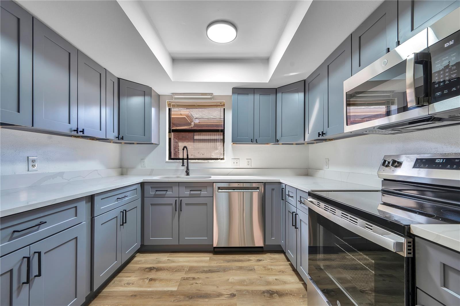 Image 15 of 36 For 661 Lake Carolyn Circle