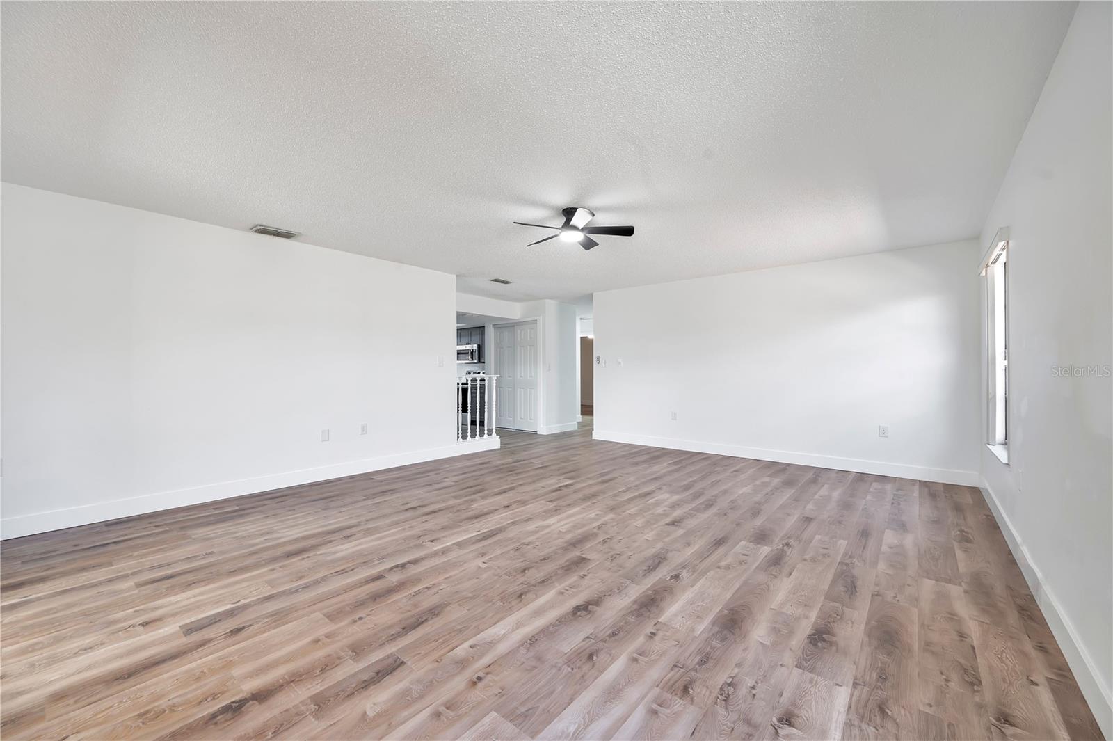 Image 18 of 36 For 661 Lake Carolyn Circle