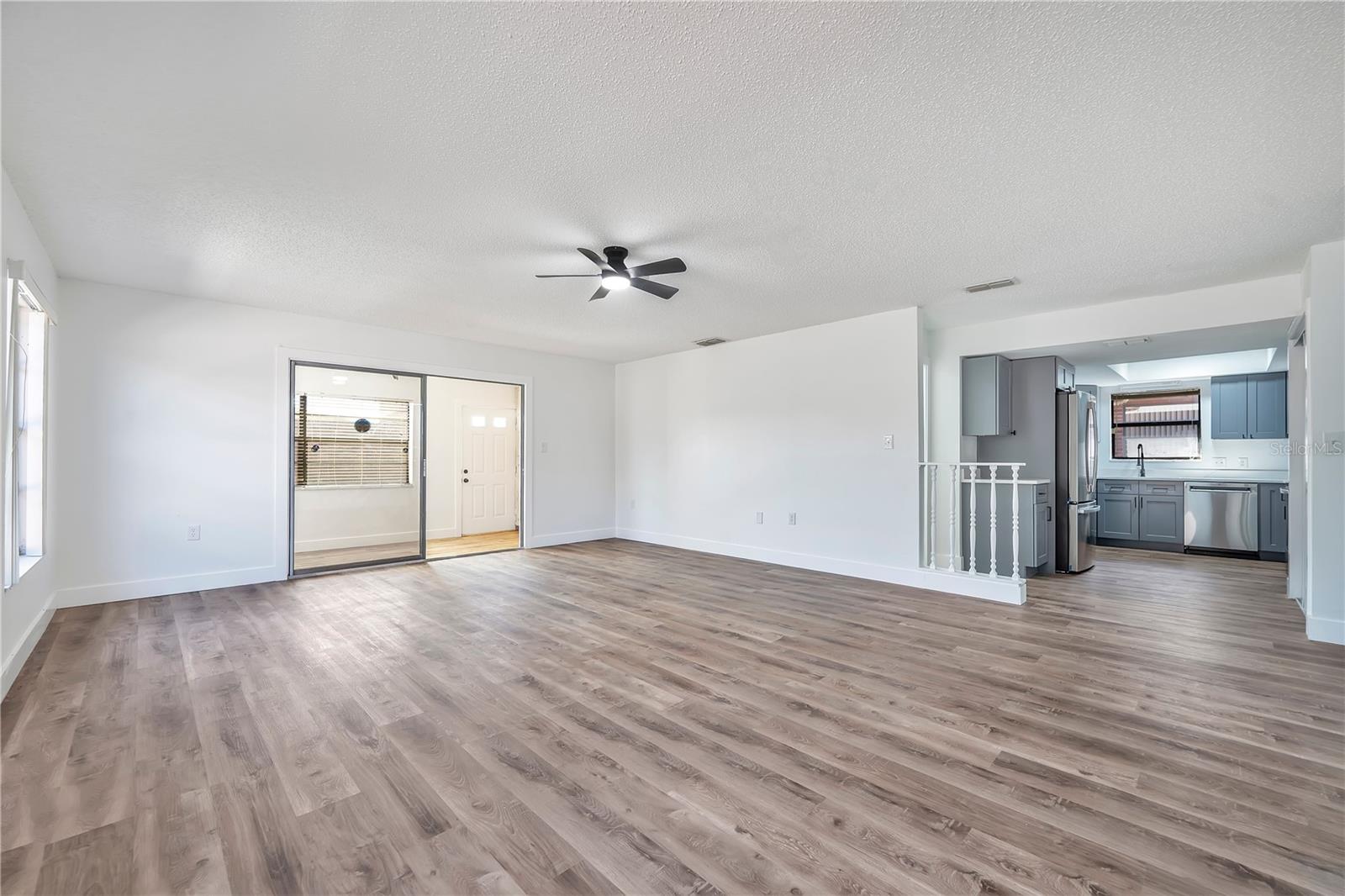 Image 19 of 36 For 661 Lake Carolyn Circle