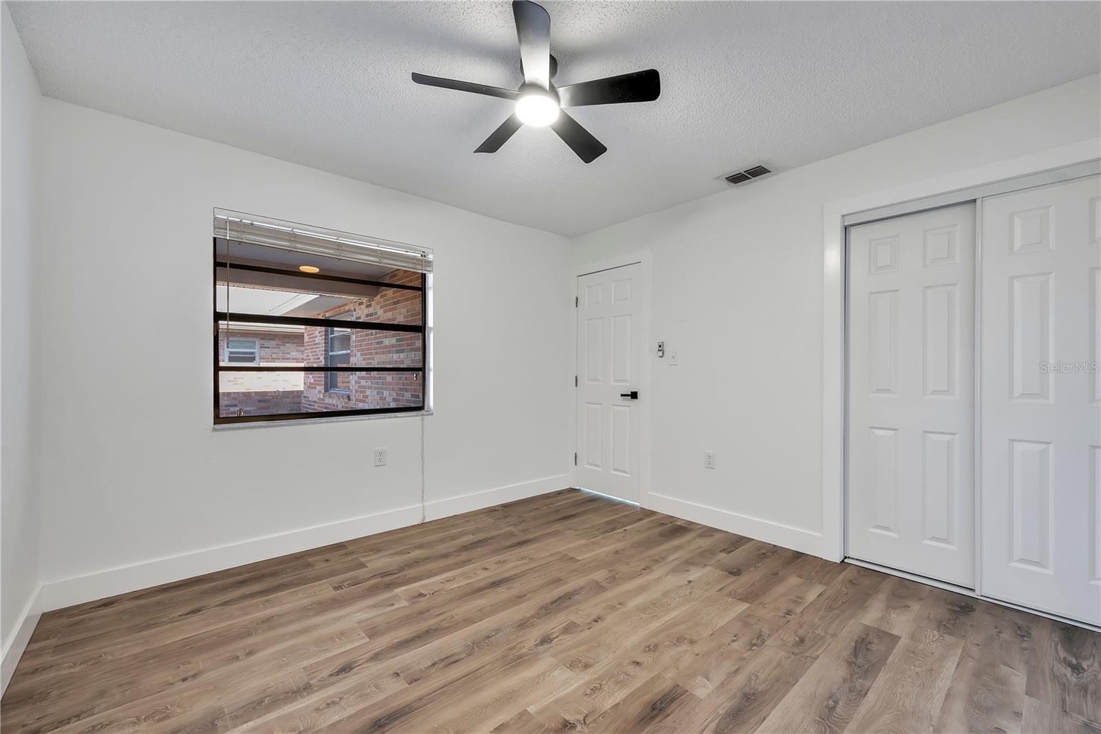 Image 25 of 36 For 661 Lake Carolyn Circle