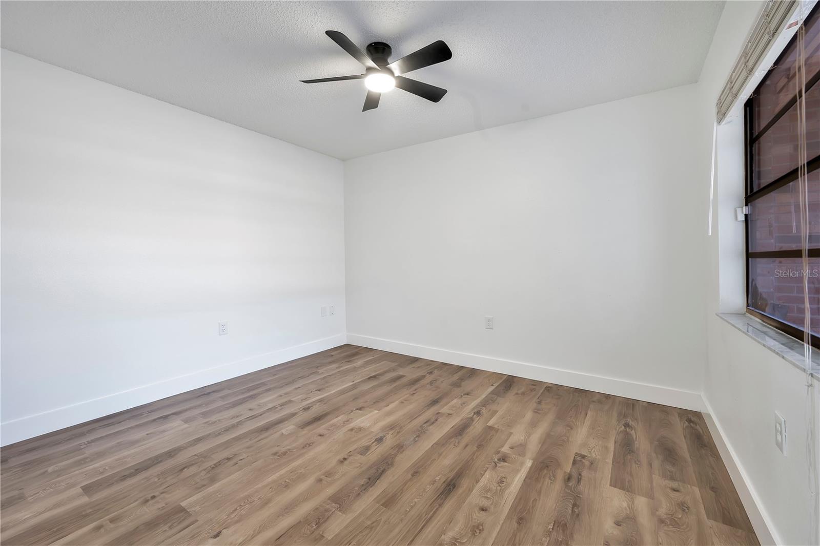 Image 26 of 36 For 661 Lake Carolyn Circle