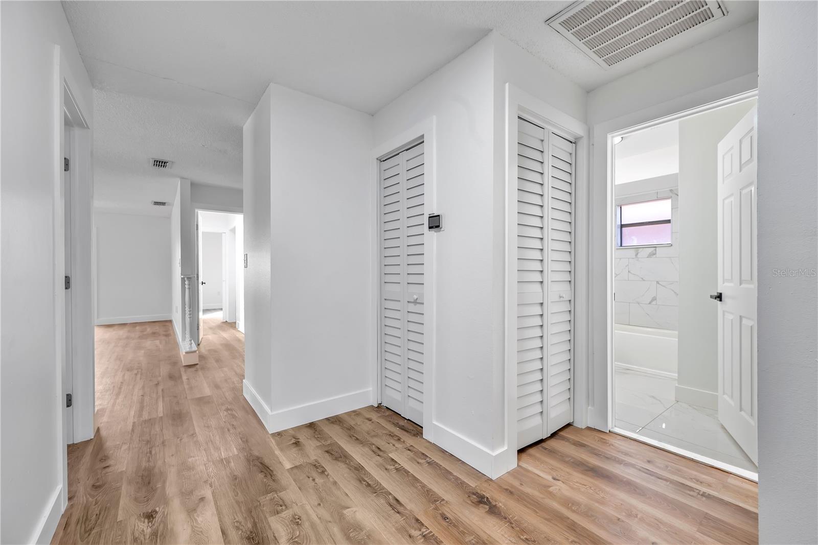 Image 27 of 36 For 661 Lake Carolyn Circle