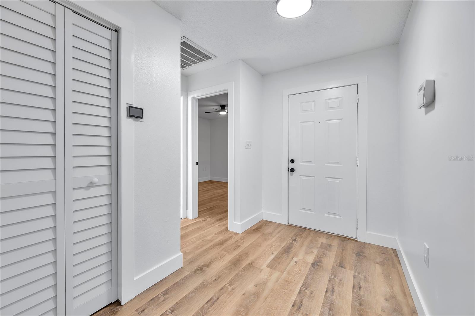 Image 28 of 36 For 661 Lake Carolyn Circle