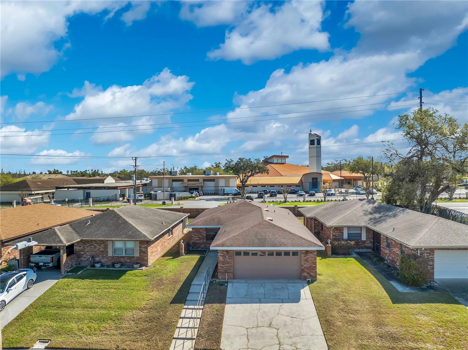 Image 30 of 36 For 661 Lake Carolyn Circle