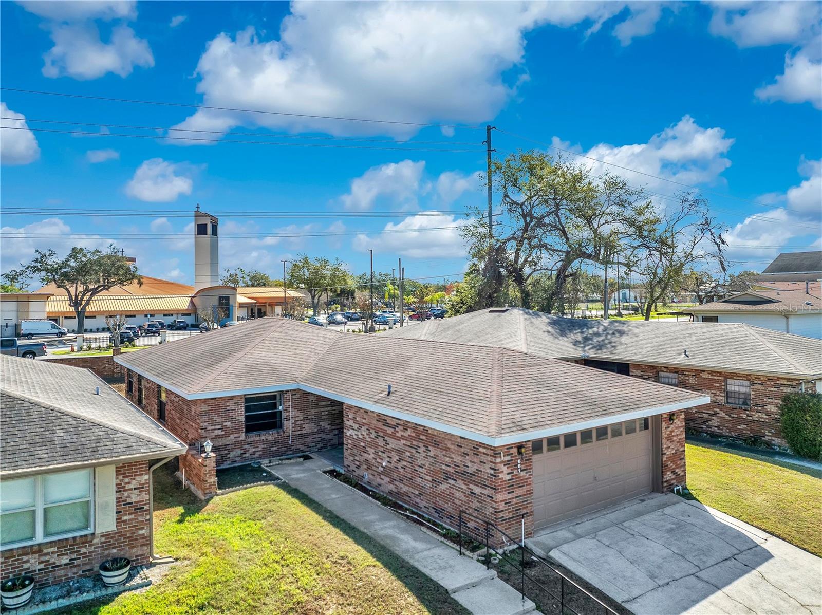 Image 31 of 36 For 661 Lake Carolyn Circle