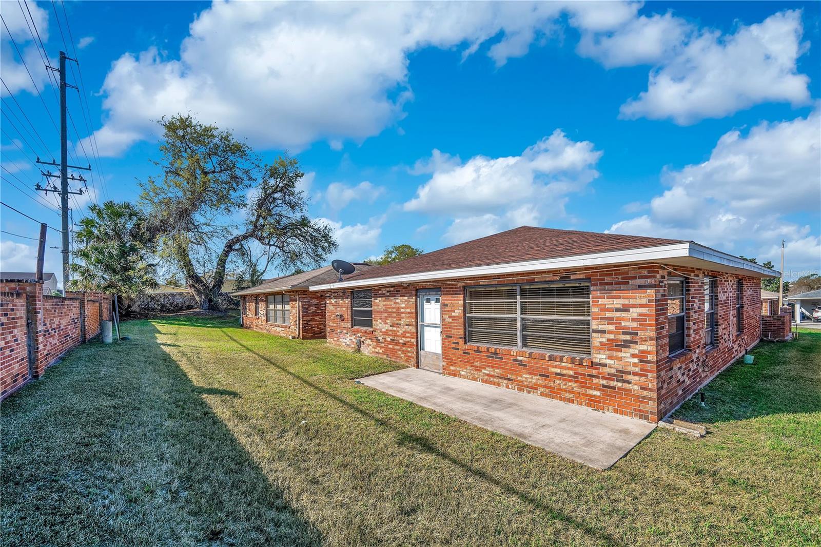 Image 4 of 36 For 661 Lake Carolyn Circle