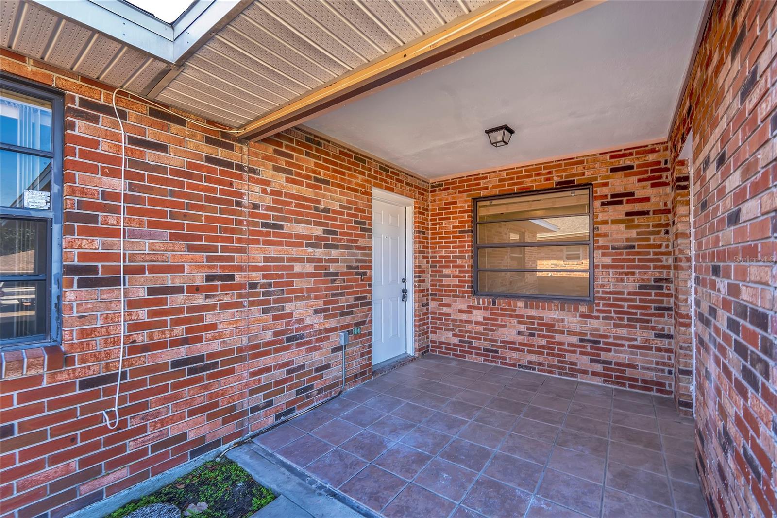 Image 5 of 36 For 661 Lake Carolyn Circle