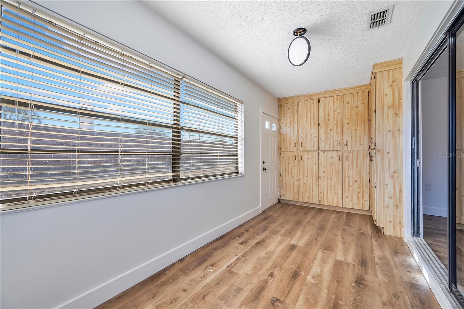 Image 6 of 36 For 661 Lake Carolyn Circle