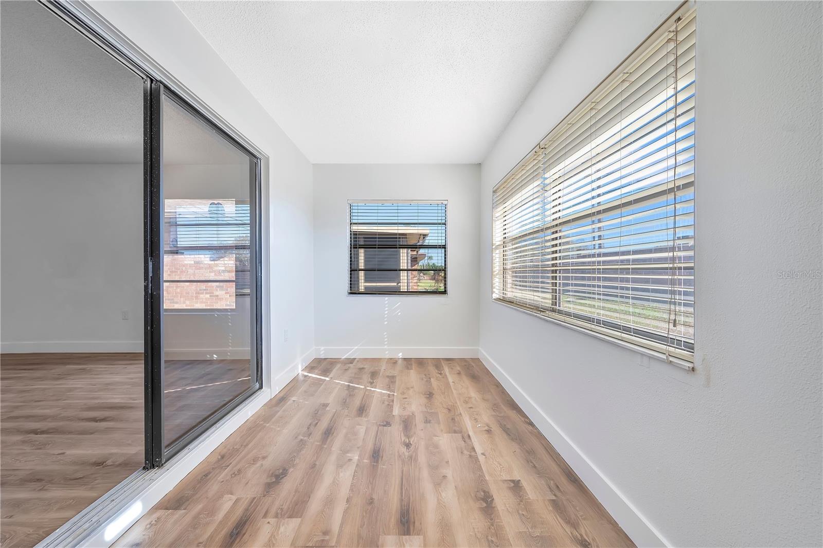 Image 7 of 36 For 661 Lake Carolyn Circle