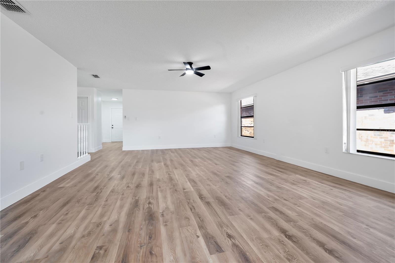 Image 8 of 36 For 661 Lake Carolyn Circle