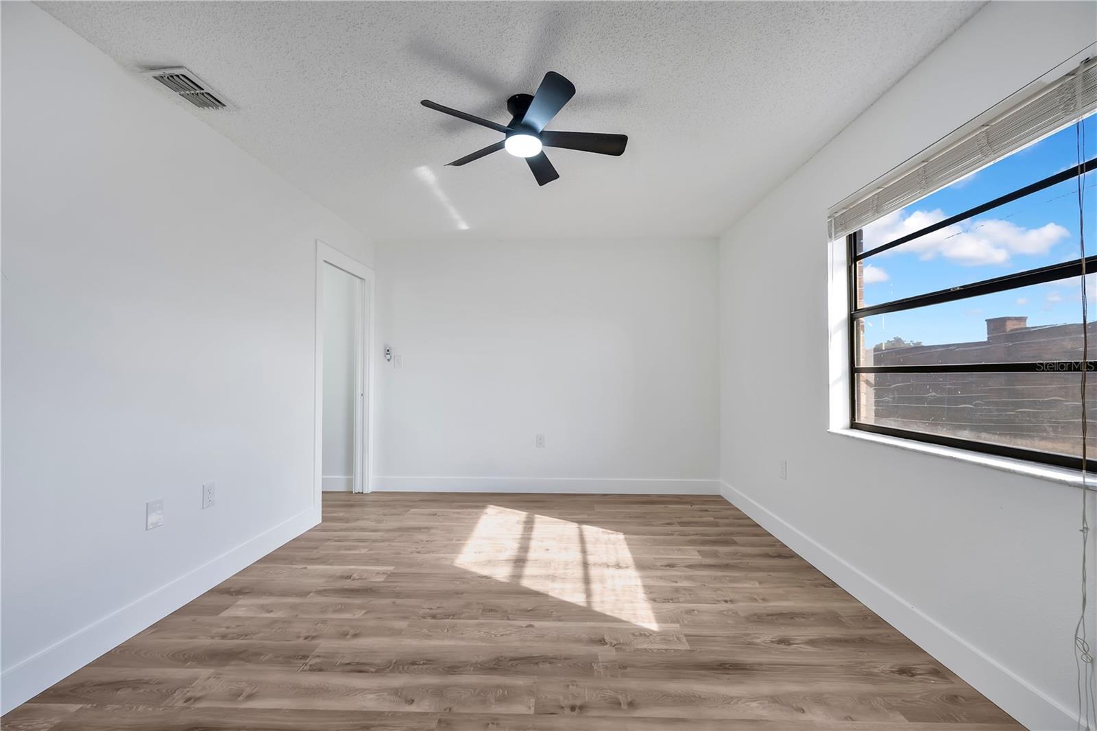 Image 9 of 36 For 661 Lake Carolyn Circle