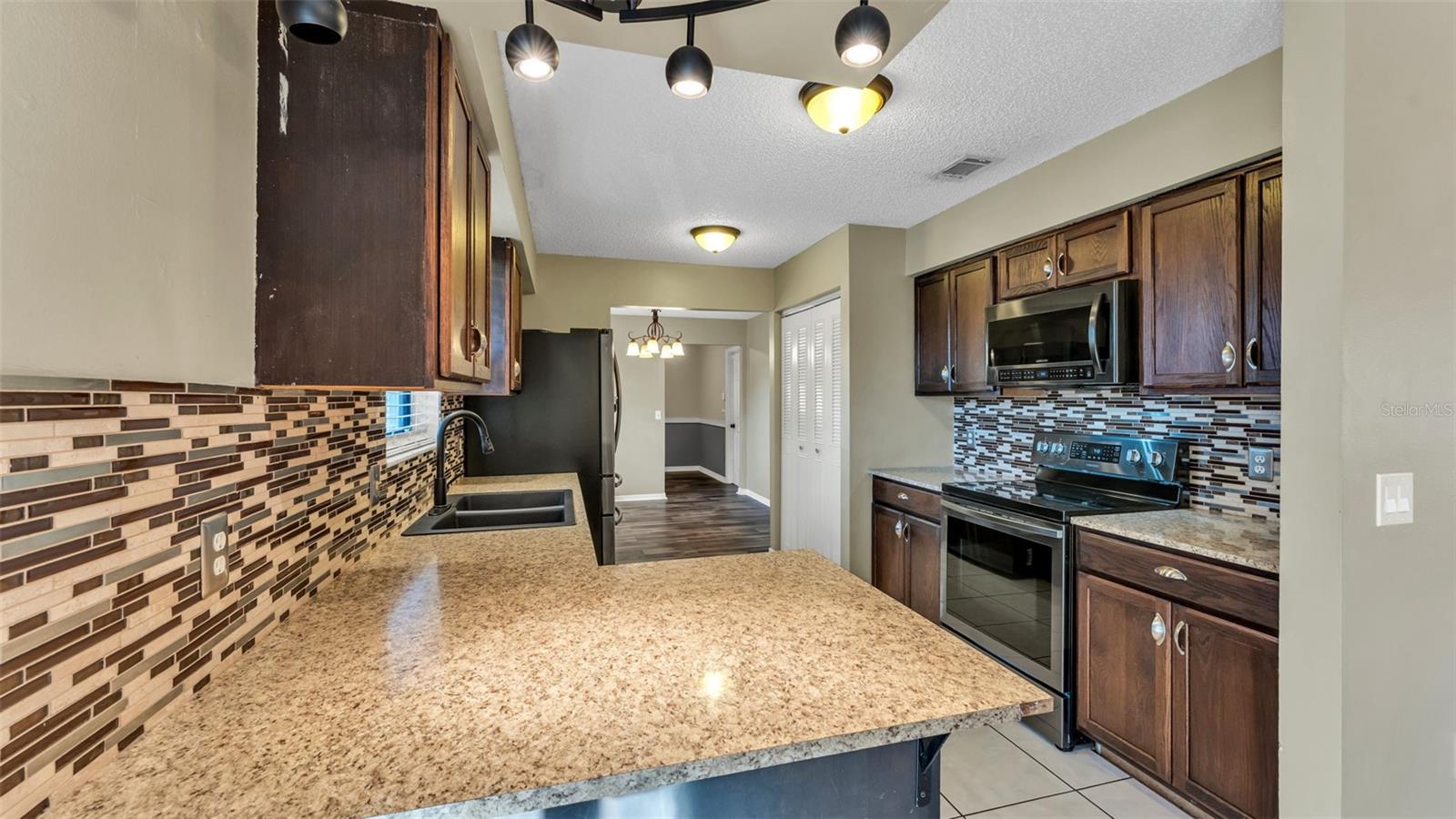 Image 11 of 46 For 4036 Hollyhead Circle S