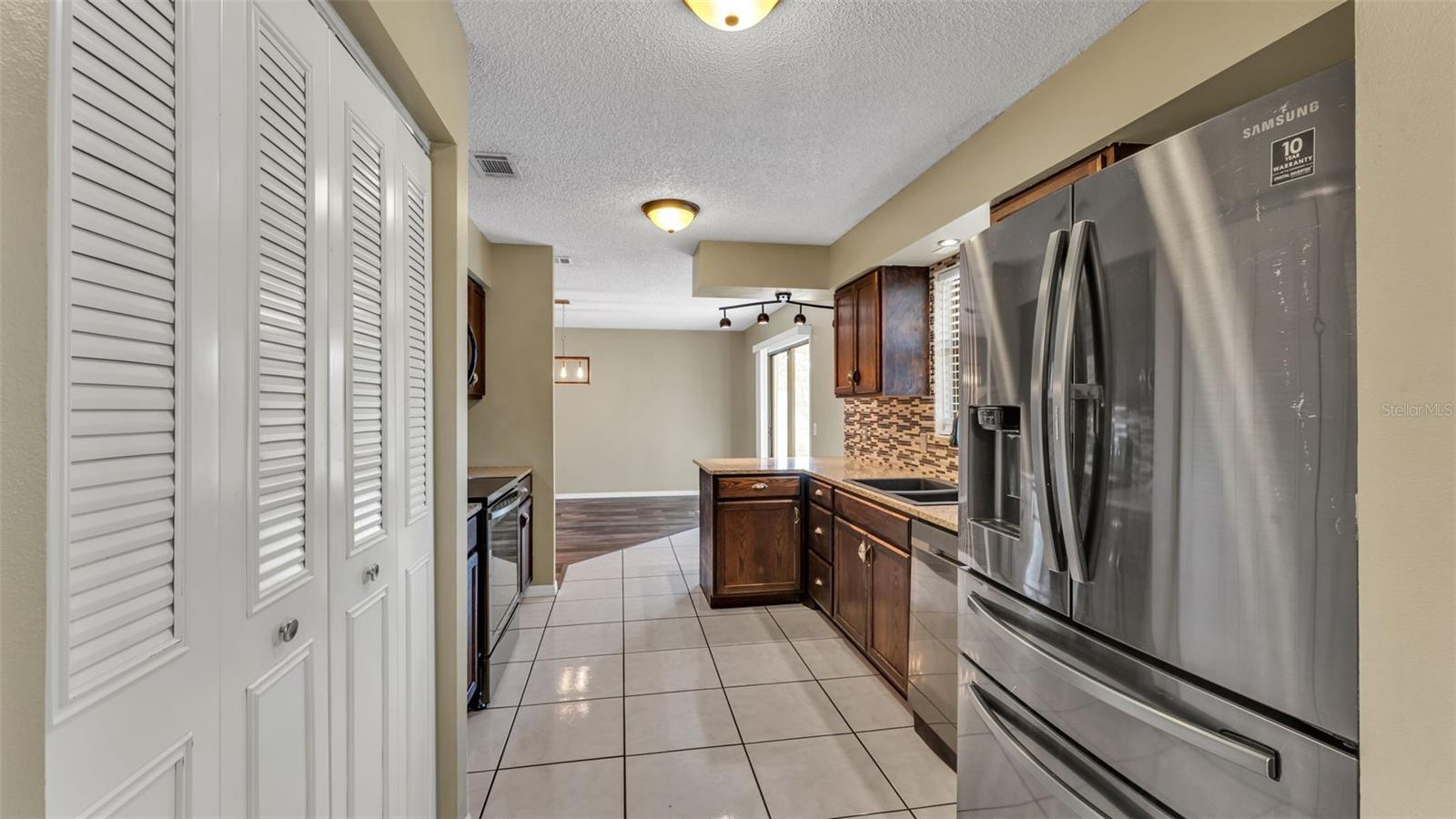 Image 12 of 46 For 4036 Hollyhead Circle S